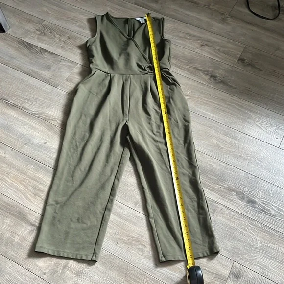 Liz Claiborne Green V-Neck Jumpsuit - Picture 9 of 15